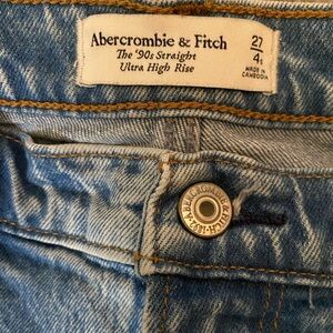 Ultra high rise 90’s jeans